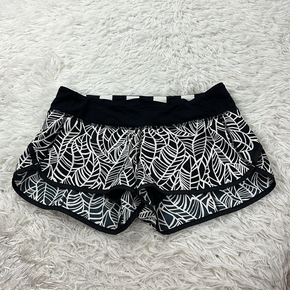 🔥$SALE$🔥Lululemon Run: Speed Short *2-way Stretch Pretty Palm Black Angel Wing - Picture 1 of 5